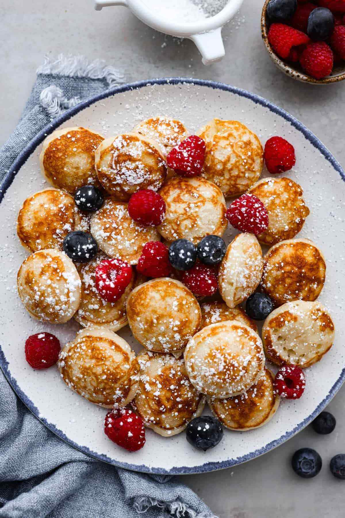 Poffertjes met poedersuiker